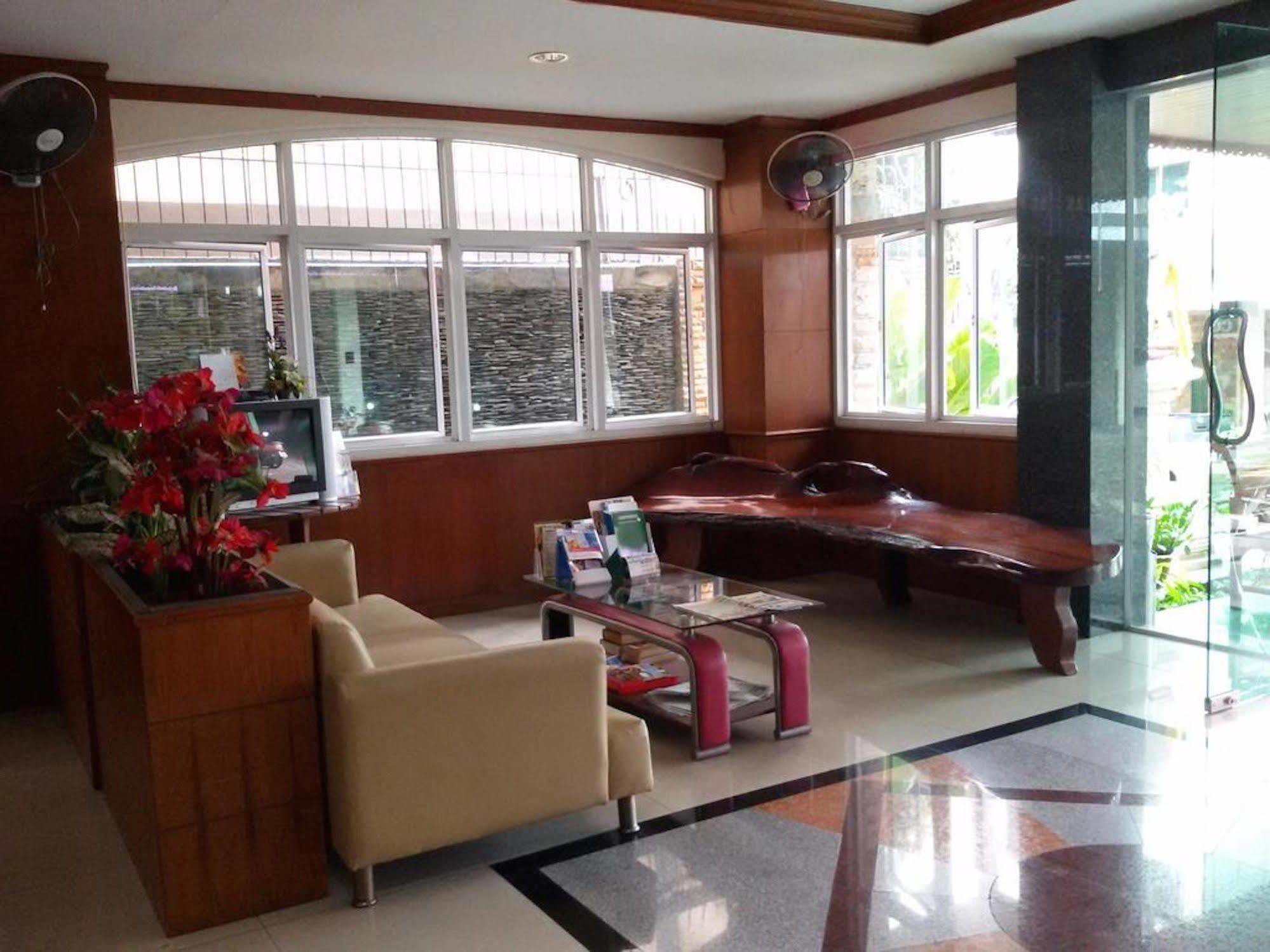 Rattakit Mansion Aparthotel Pattaya Buitenkant foto